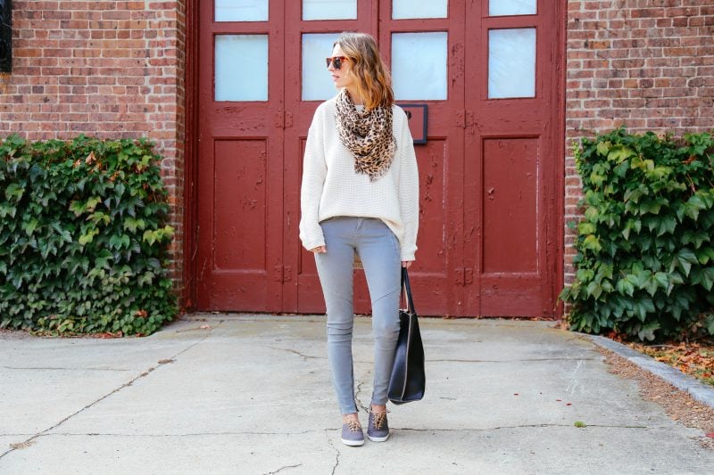 GRAY SKINNY JEANS AND KNIT SWEATER