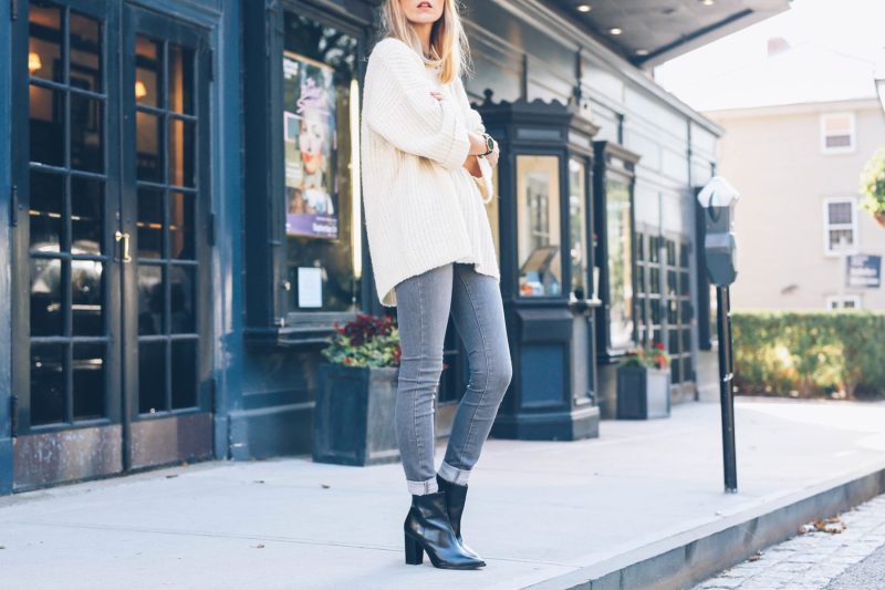 SKINNY JEANS AND AN OVERSIZE SWEATER