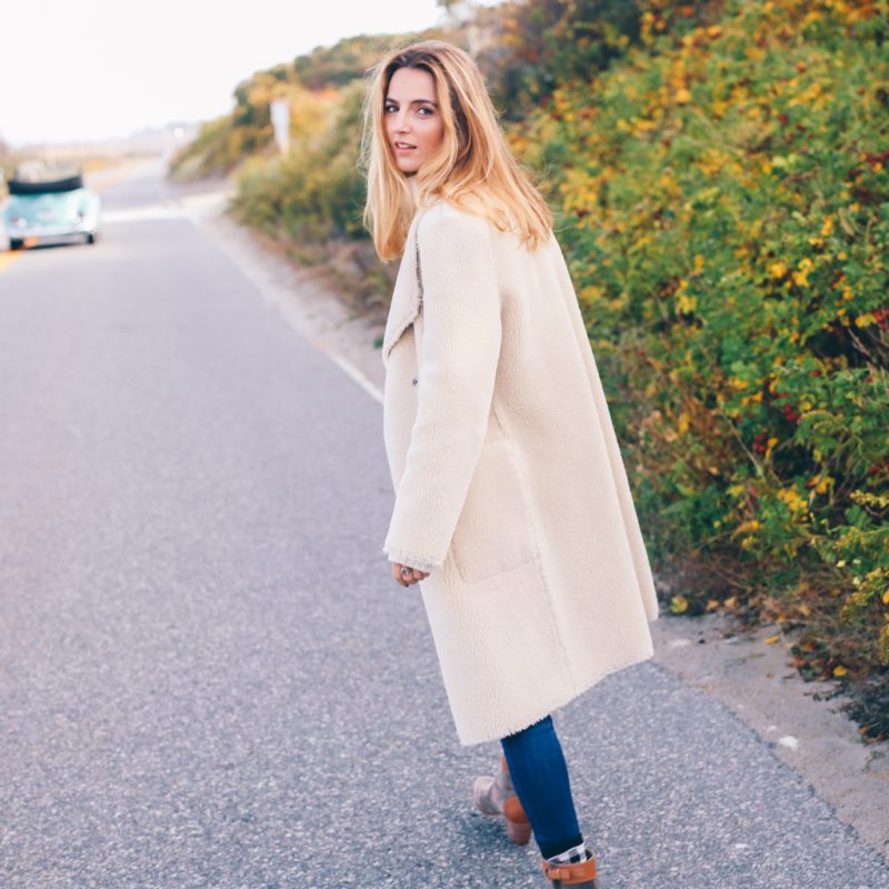 FAUX SHEARLING JACKET AND TURTLENECK SWEATER
