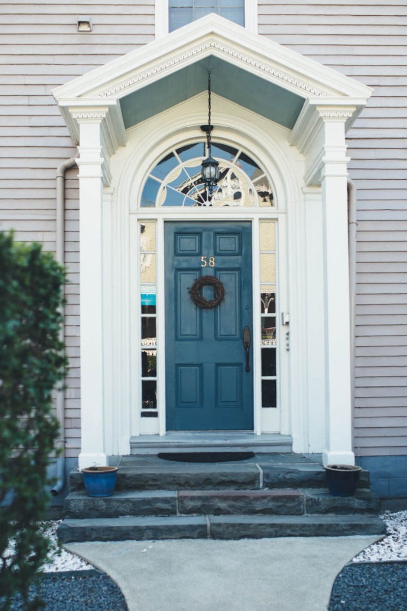 9 PAINT COLORS PERFECT FOR FRONT DOORS